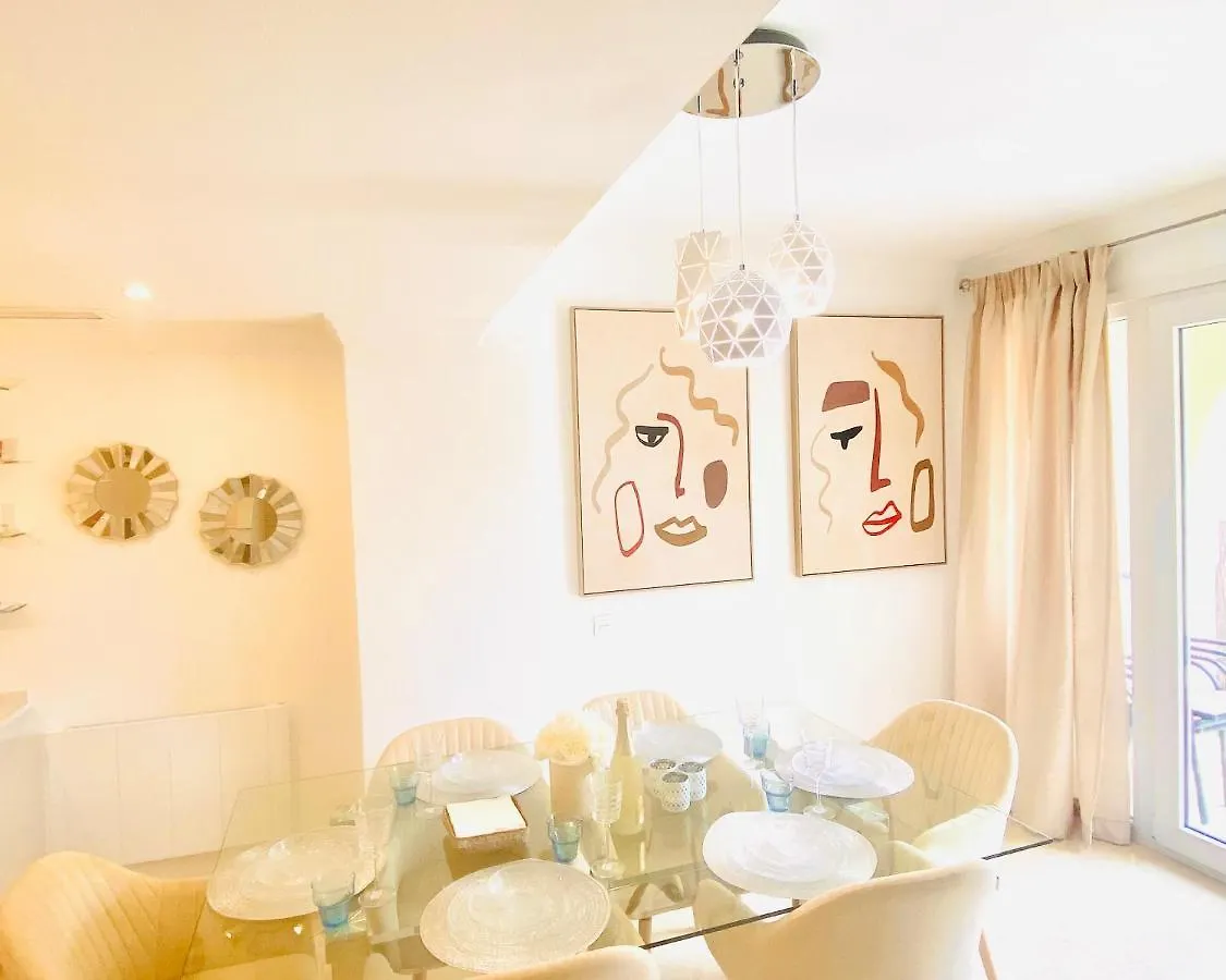 Fabulous 4 Bedroomed Townhouse In Marbella Ferienhaus