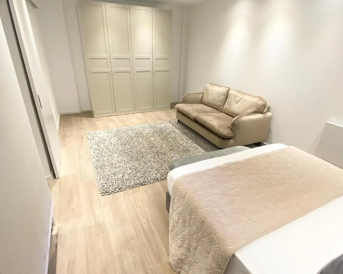 Ferienhaus Fabulous 4 Bedroomed Townhouse In Marbella